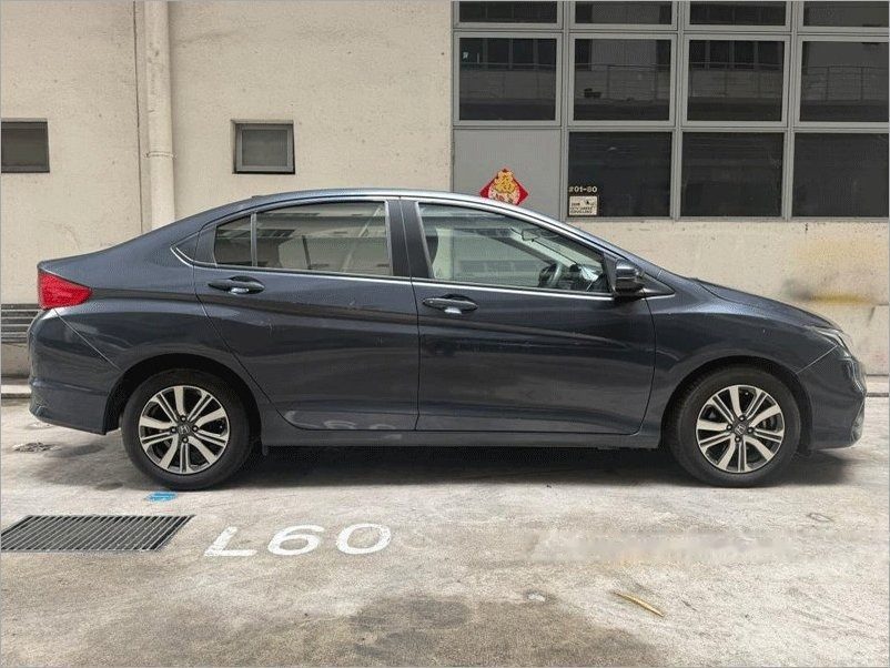 Honda City 1.5A V photo 2