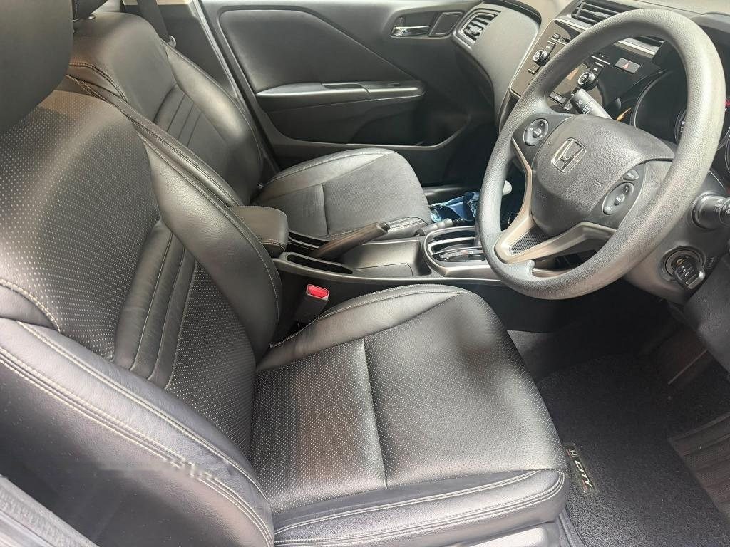Honda City 1.5A V photo 6