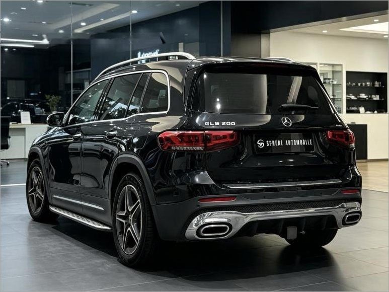 Mercedes-Benz GLB-Class GLB200 AMG Line Premium Plus 7-Seater photo 3