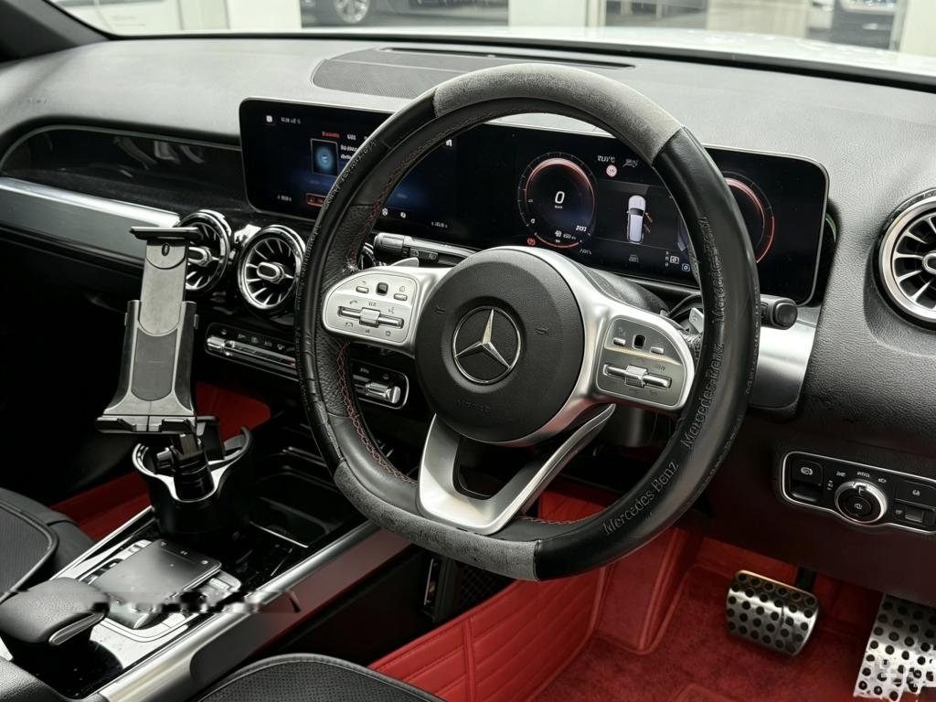Mercedes-Benz GLB-Class GLB200 AMG Line Premium Plus 7-Seater photo 6