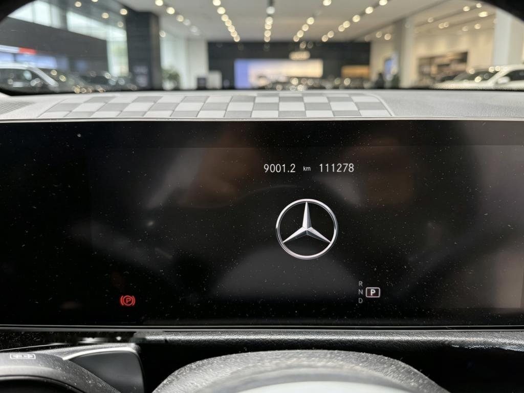 Mercedes-Benz GLB-Class GLB200 AMG Line Premium Plus 7-Seater photo 8