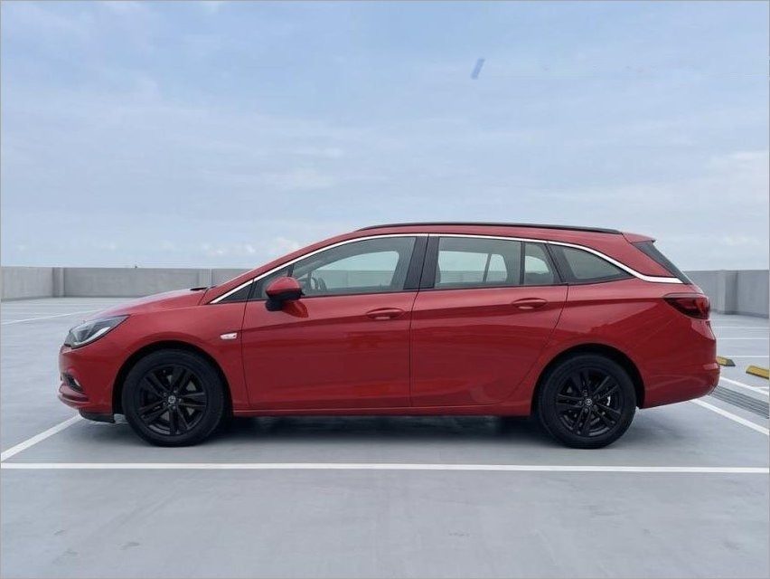 Opel Astra Sports Tourer Diesel 1.6A Turbo photo 2