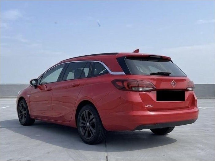 Opel Astra Sports Tourer Diesel 1.6A Turbo photo 3