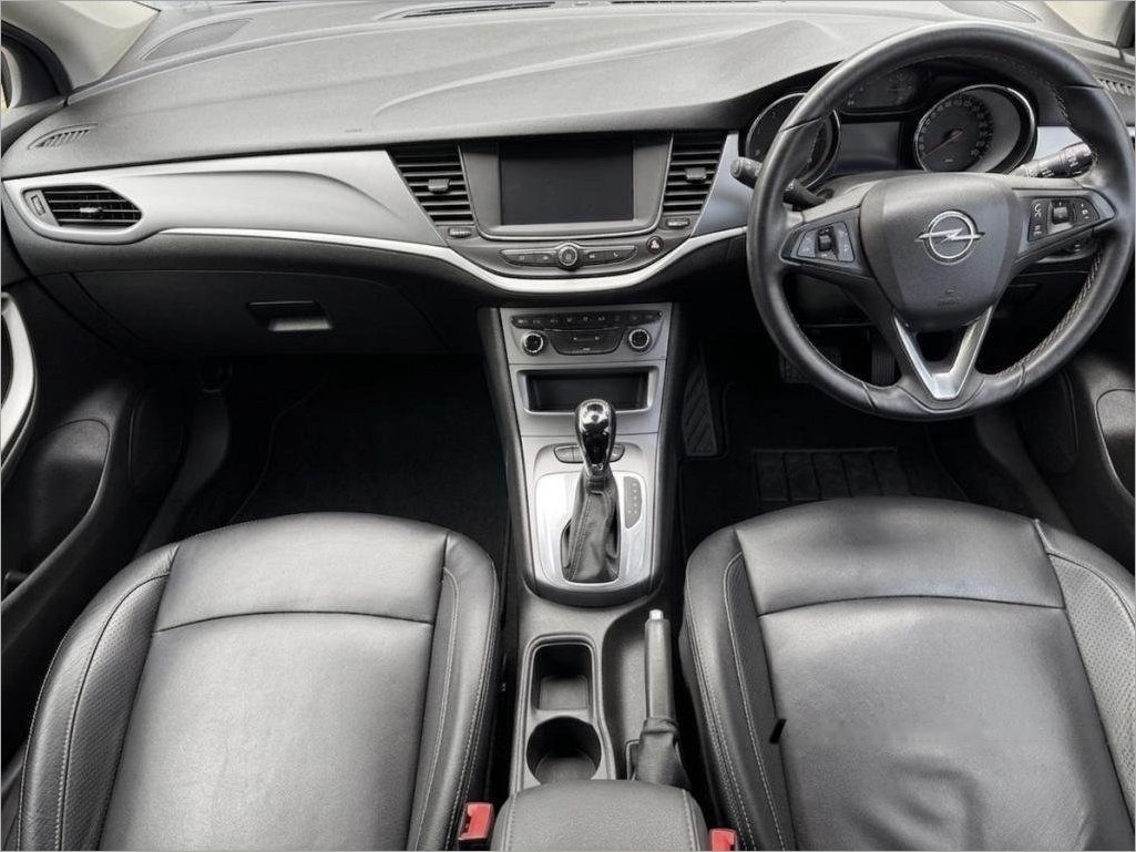 Opel Astra Sports Tourer Diesel 1.6A Turbo photo 5
