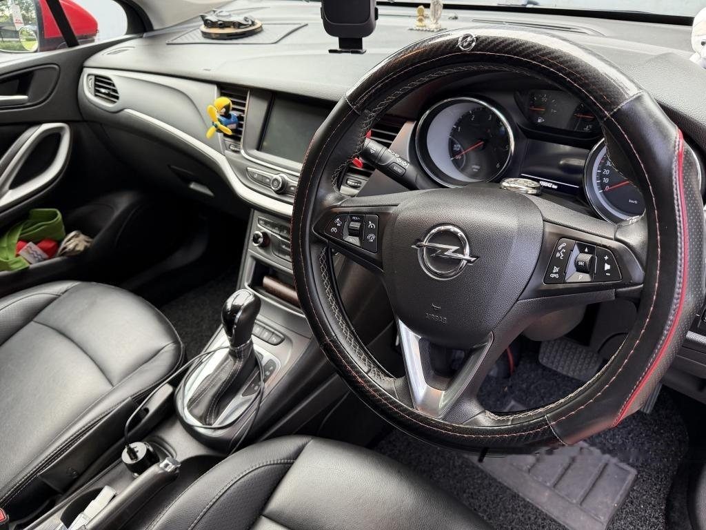 Opel Astra Sports Tourer Diesel 1.6A Turbo photo 6