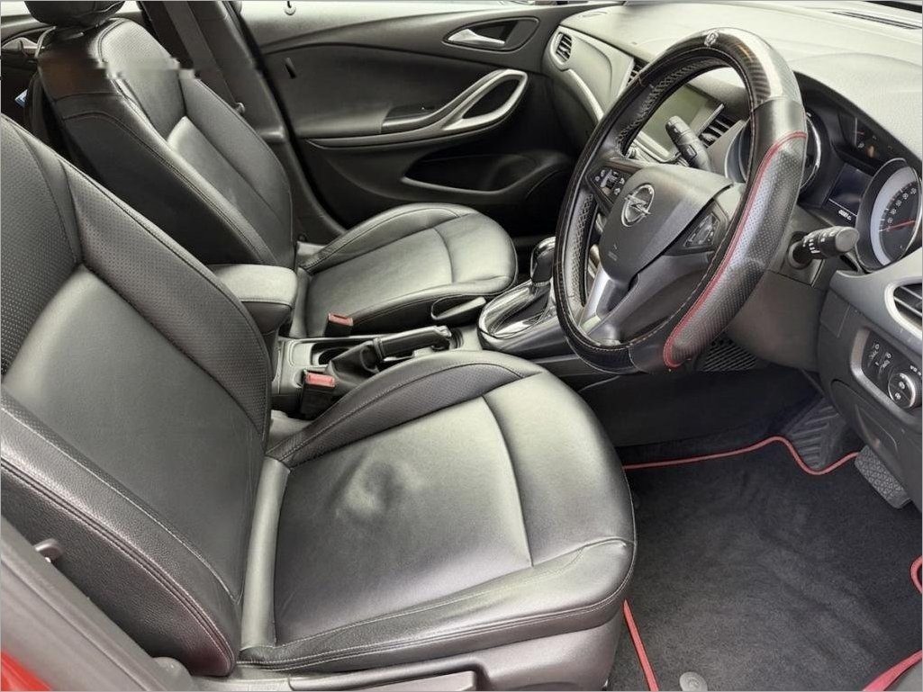 Opel Astra Sports Tourer Diesel 1.6A Turbo photo 7