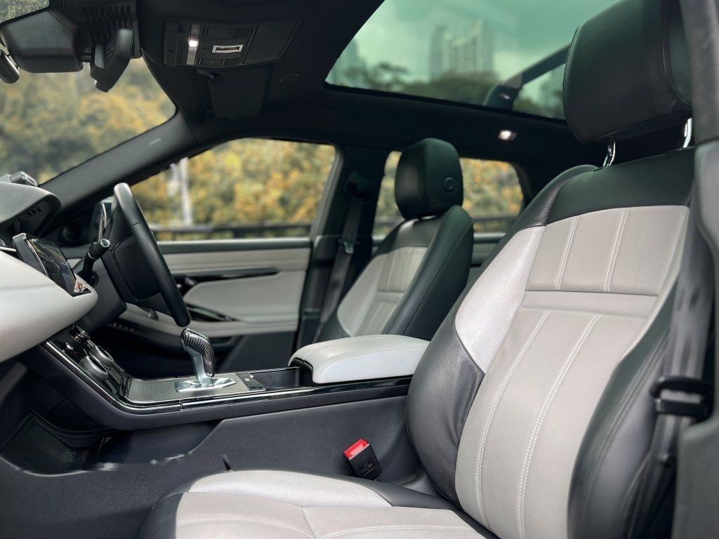 Land Rover Range Rover Evoque Mild Hybrid 2.0A R-Dynamic SE Sunroof photo 4
