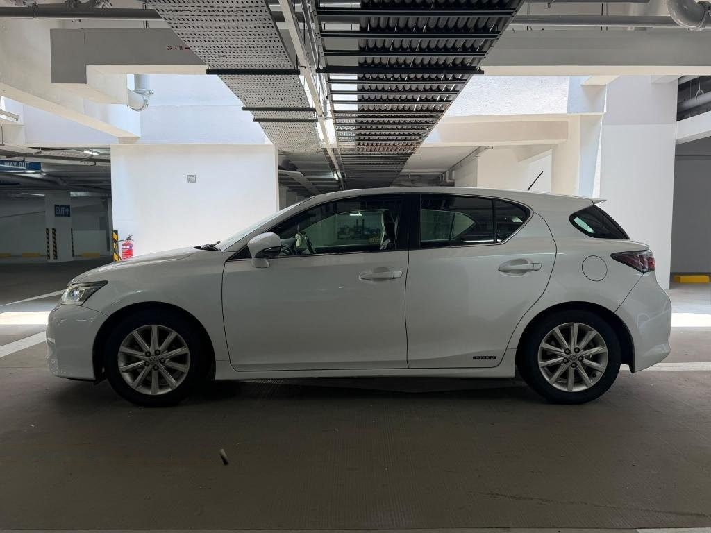 Lexus CT Hybrid CT200h Premium (COE till 07/2031) photo 2