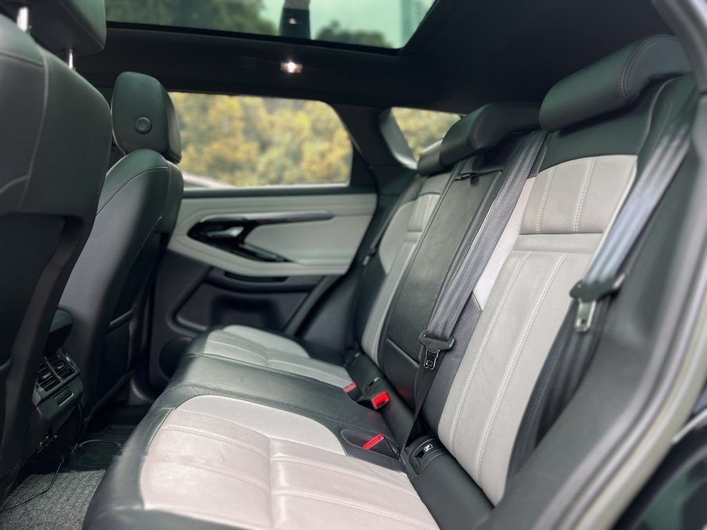 Land Rover Range Rover Evoque Mild Hybrid 2.0A R-Dynamic SE Sunroof photo 6
