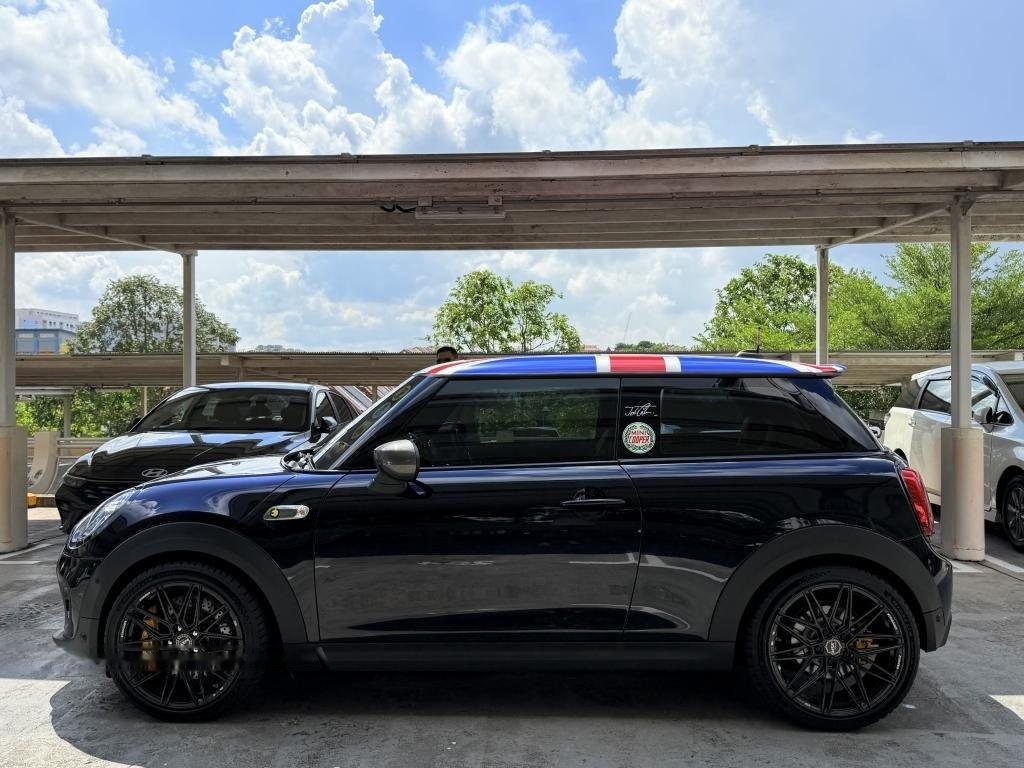 MINI Cooper Electric SE Sunroof photo 2