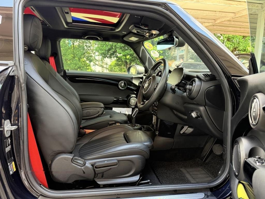 MINI Cooper Electric SE Sunroof photo 7
