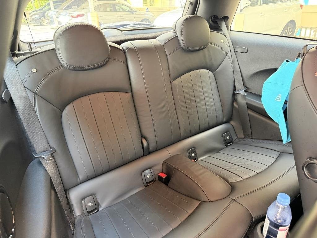 MINI Cooper Electric SE Sunroof photo 8