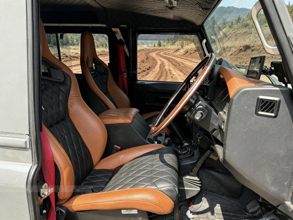 Land Rover Defender 110 Hardtop (COE till 07/2035) photo 8