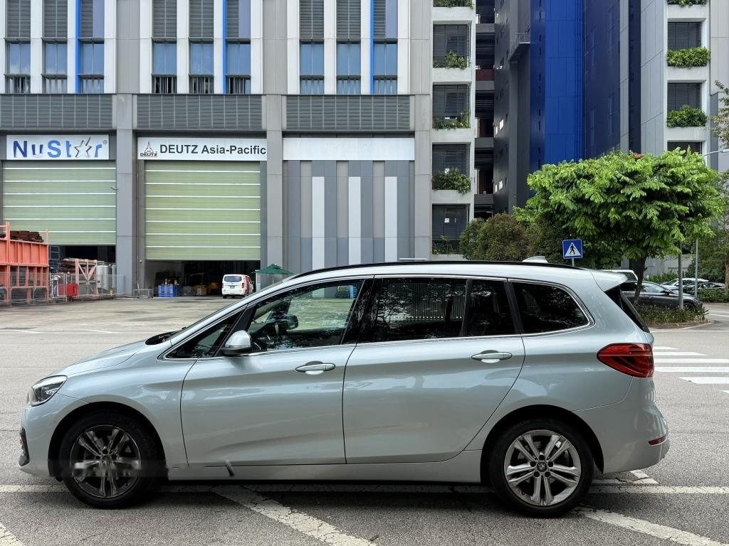 BMW 2 Series 216i Gran Tourer photo 2