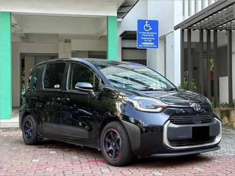 Toyota Sienta Hybrid 1.5A Z