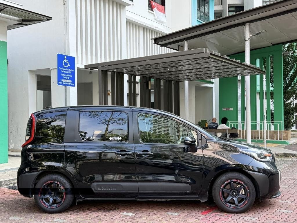 Toyota Sienta Hybrid 1.5A Z photo 2