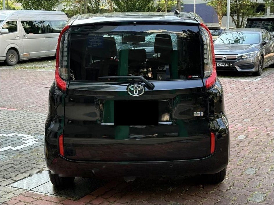 Toyota Sienta Hybrid 1.5A Z photo 3