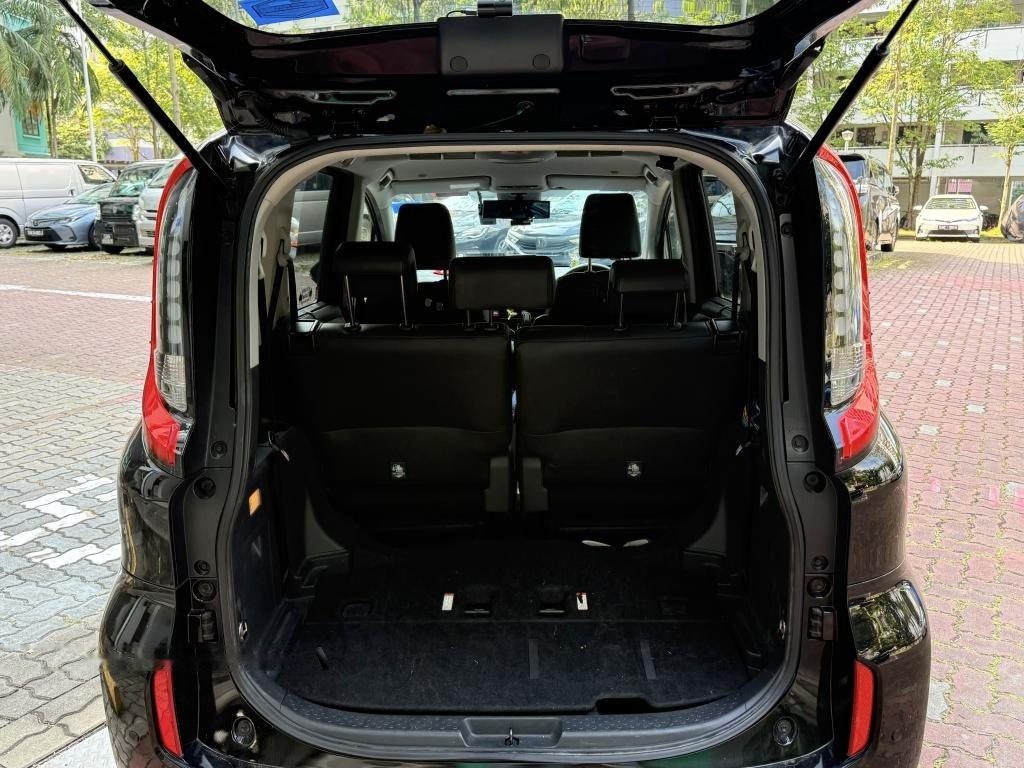 Toyota Sienta Hybrid 1.5A Z photo 4