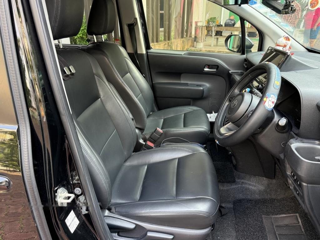 Toyota Sienta Hybrid 1.5A Z photo 6