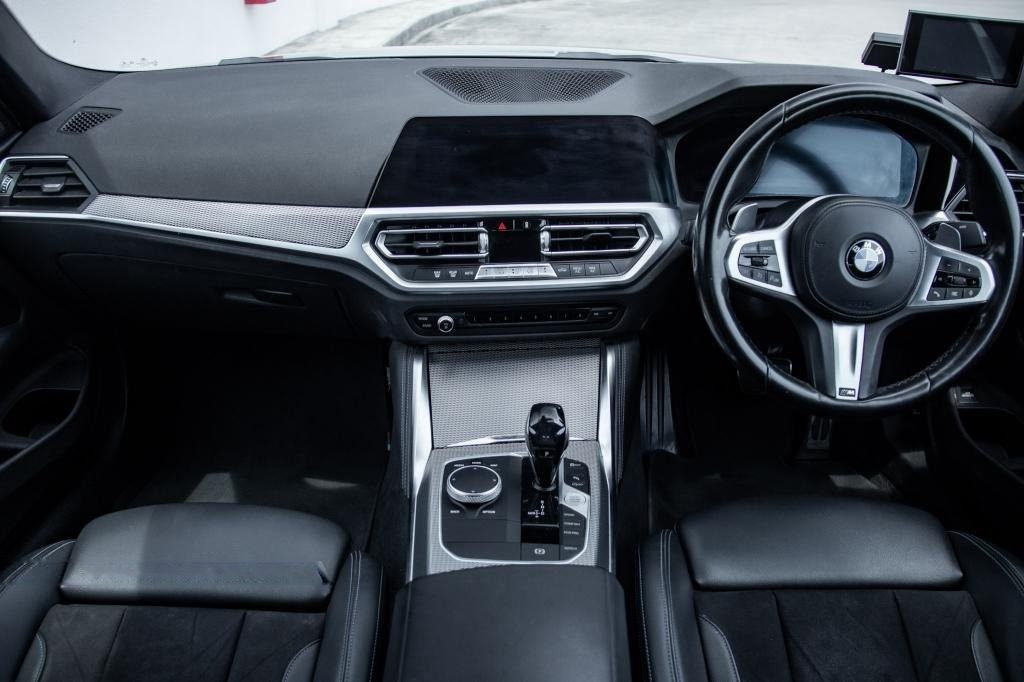 BMW 4 Series 420i Coupe M-Sport photo 6