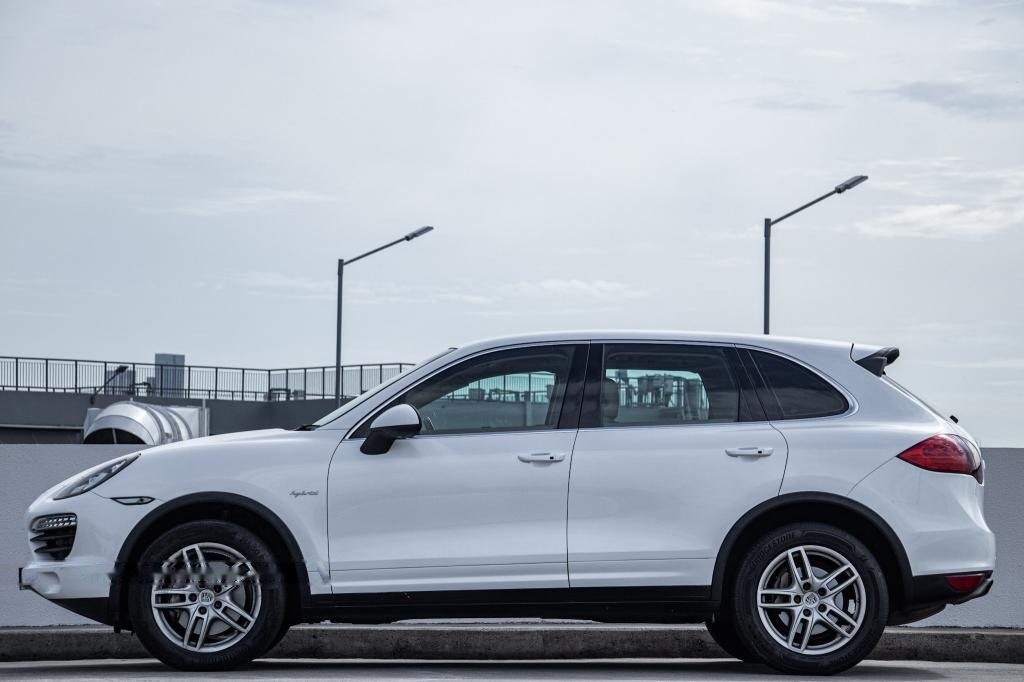 Porsche Cayenne Hybrid S 3.0A (COE till 06/2031) photo 3
