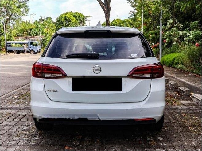 Opel Astra Sports Tourer Diesel 1.6A Turbo photo 4