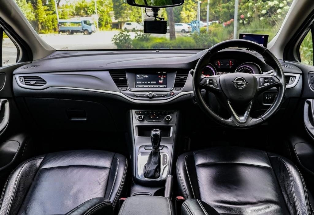 Opel Astra Sports Tourer Diesel 1.6A Turbo photo 5