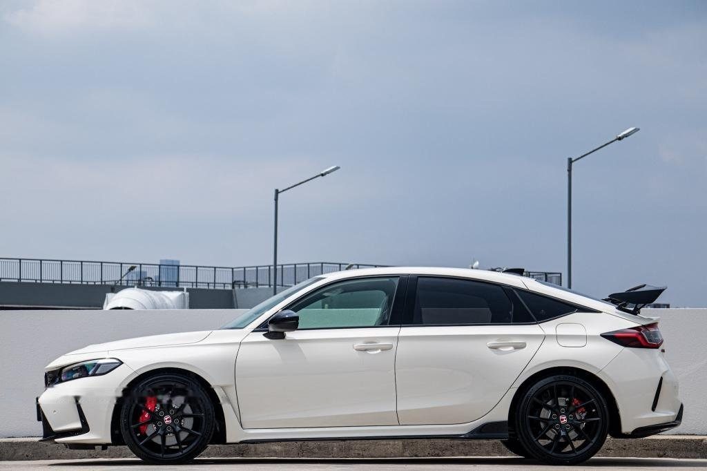 Honda Civic Type-R 2.0M VTEC Turbo photo 3