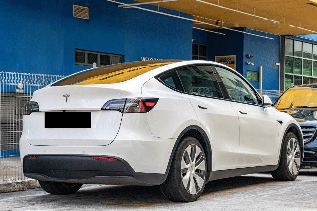 Tesla Model Y Electric RWD photo 3