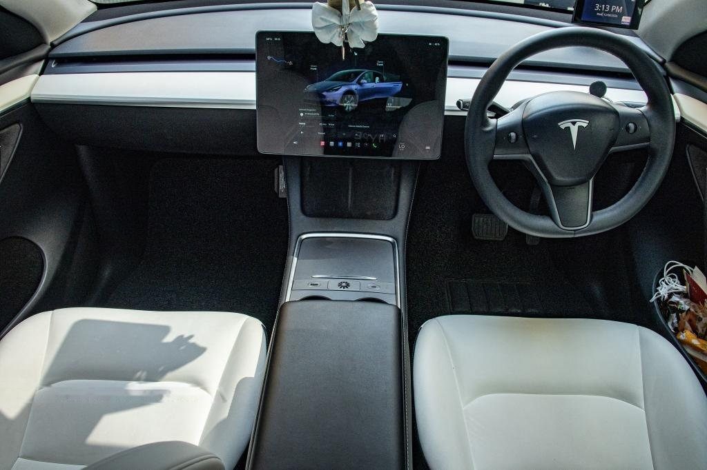 Tesla Model Y Electric RWD photo 5