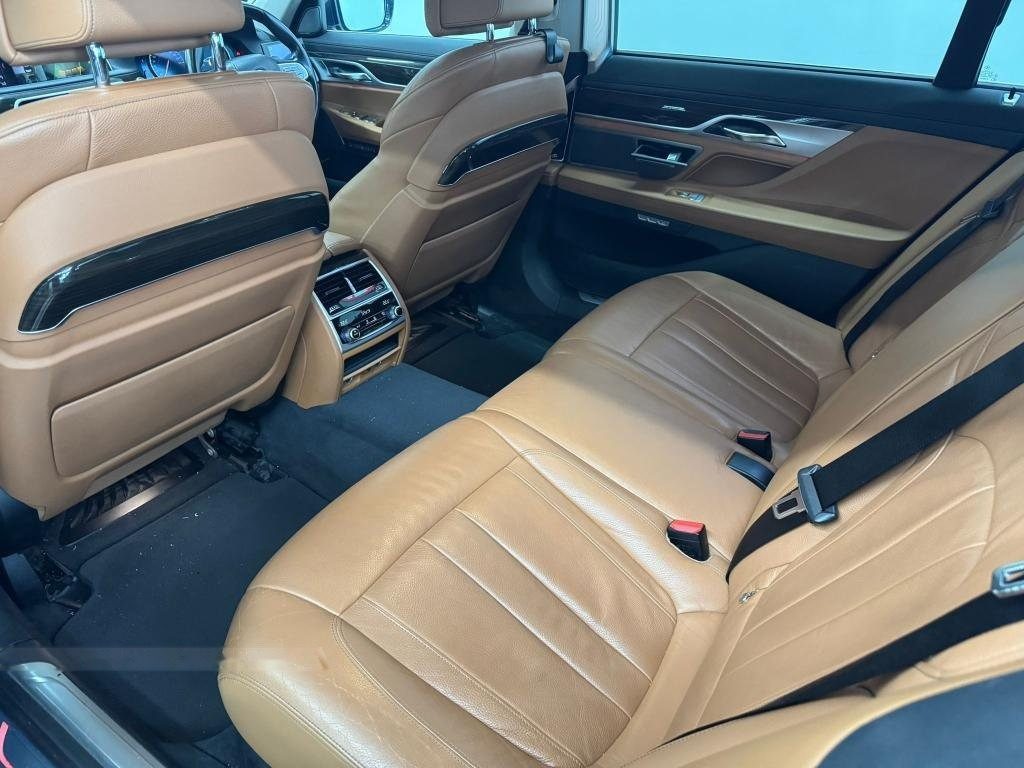 BMW 7 Series 730Li Sunroof photo 6