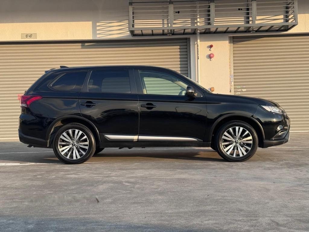 Mitsubishi Outlander 2.0A photo 3