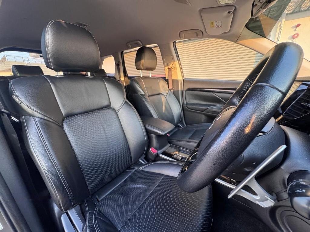 Mitsubishi Outlander 2.0A photo 7