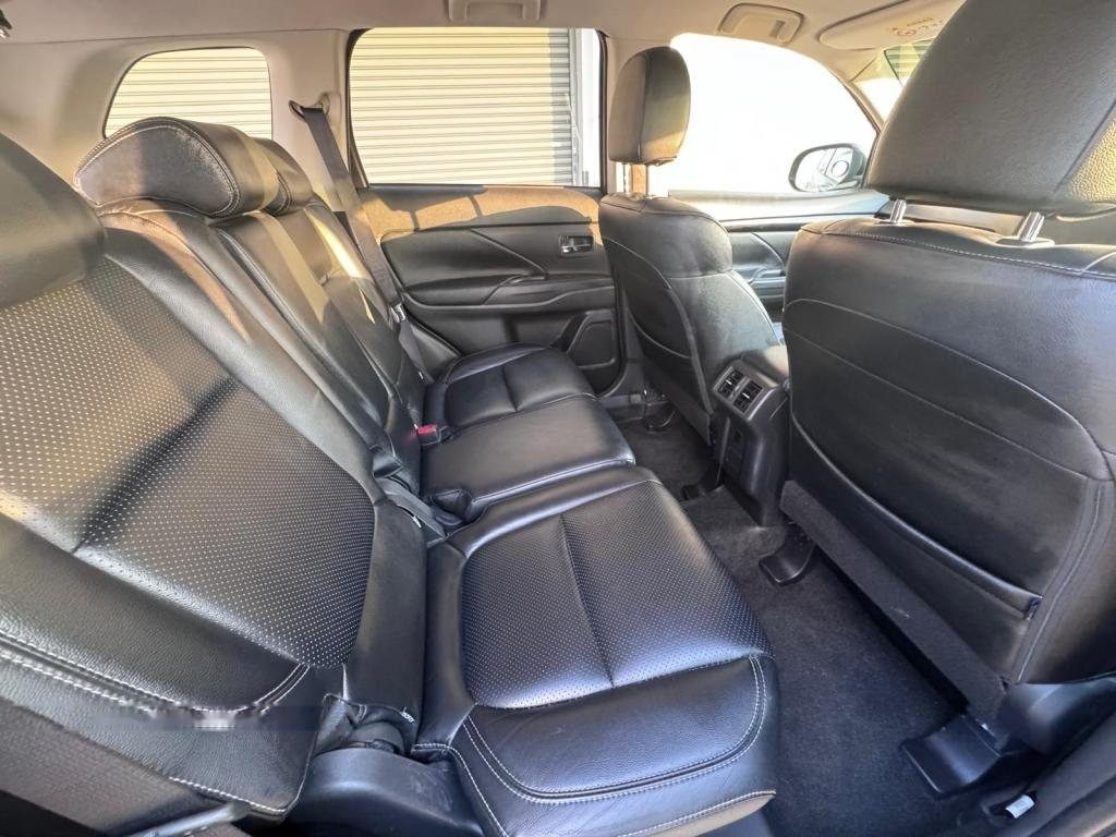 Mitsubishi Outlander 2.0A photo 8