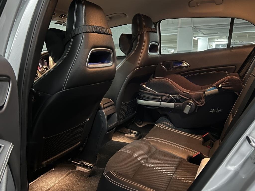 Mercedes-Benz GLA-Class GLA180 Urban Edition photo 8