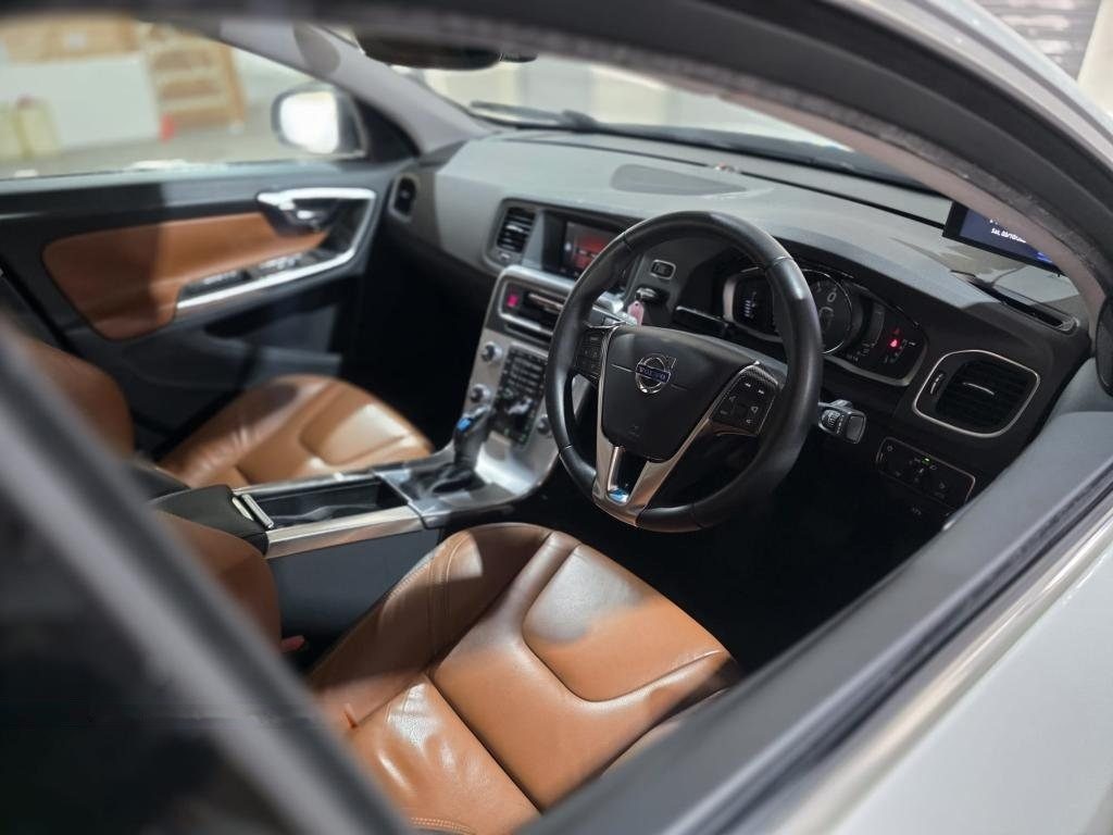 Volvo S60 T5 photo 6
