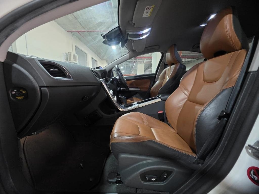 Volvo S60 T5 photo 8