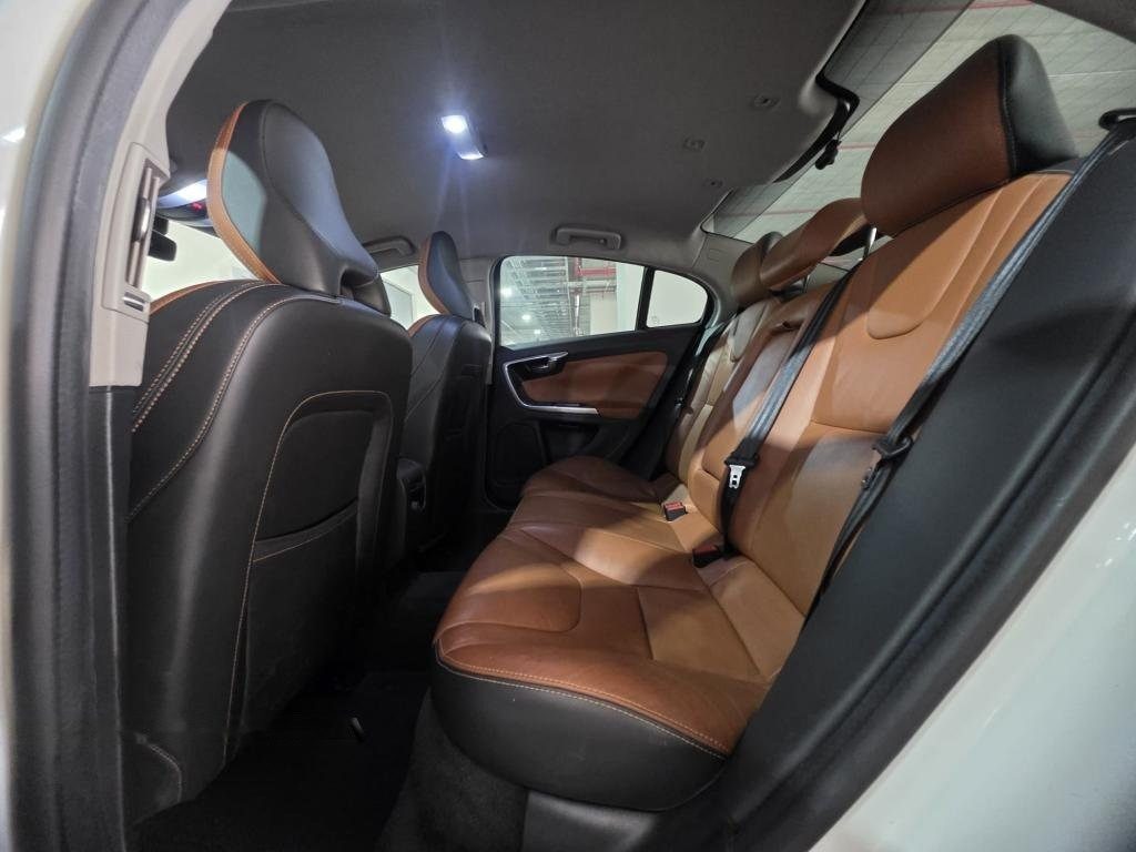Volvo S60 T5 photo 9