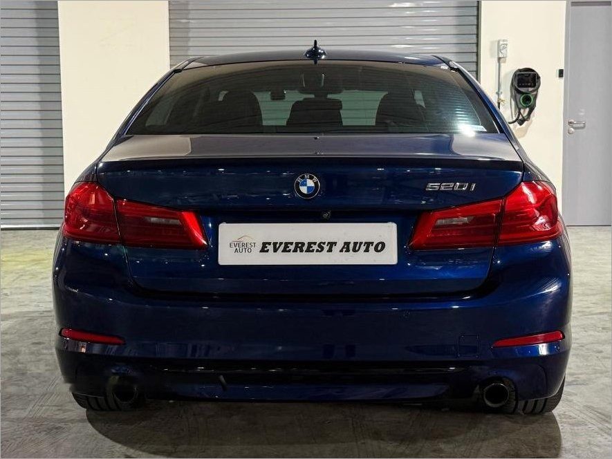 BMW 5 Series 520i photo 6