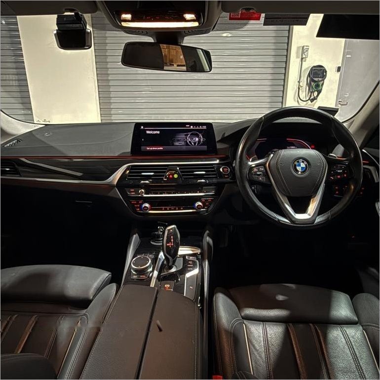 BMW 5 Series 520i photo 7