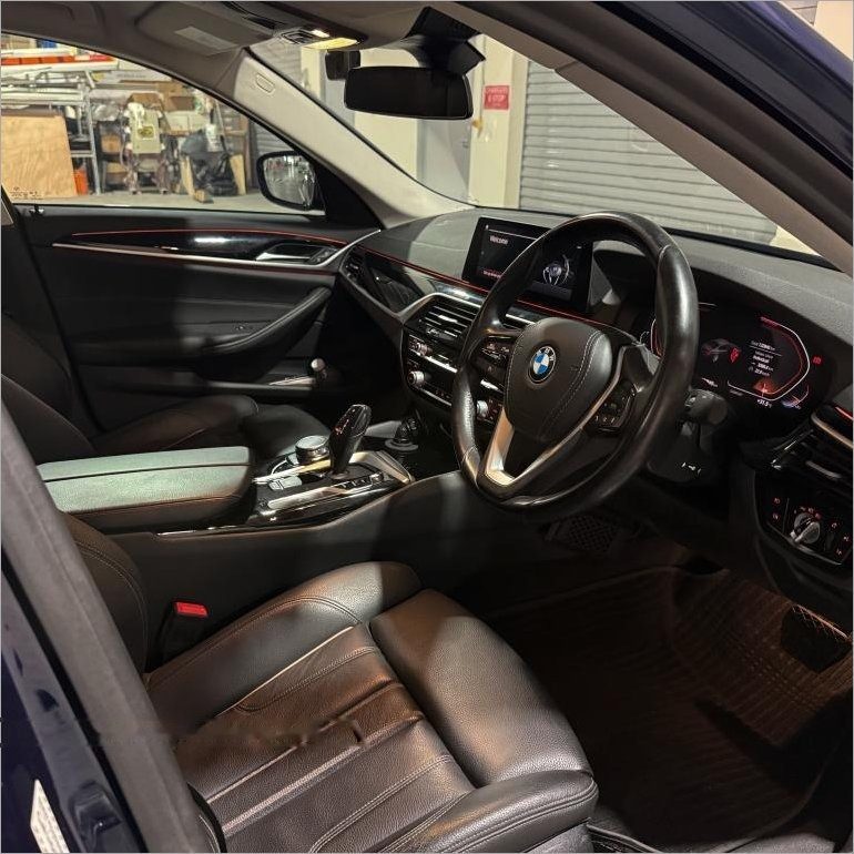 BMW 5 Series 520i photo 8