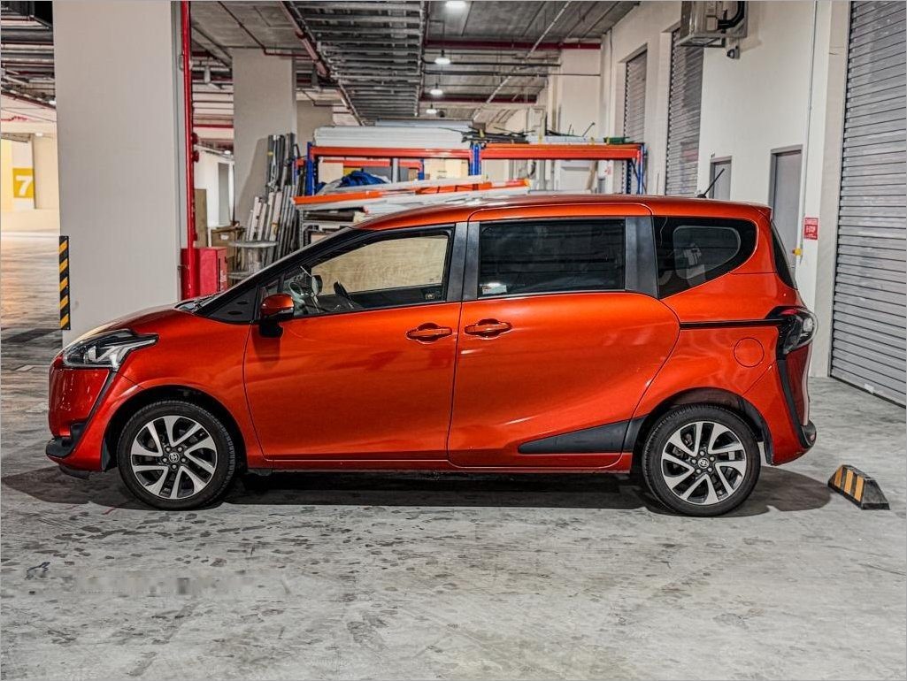 Toyota Sienta 1.5A Elegance photo 3