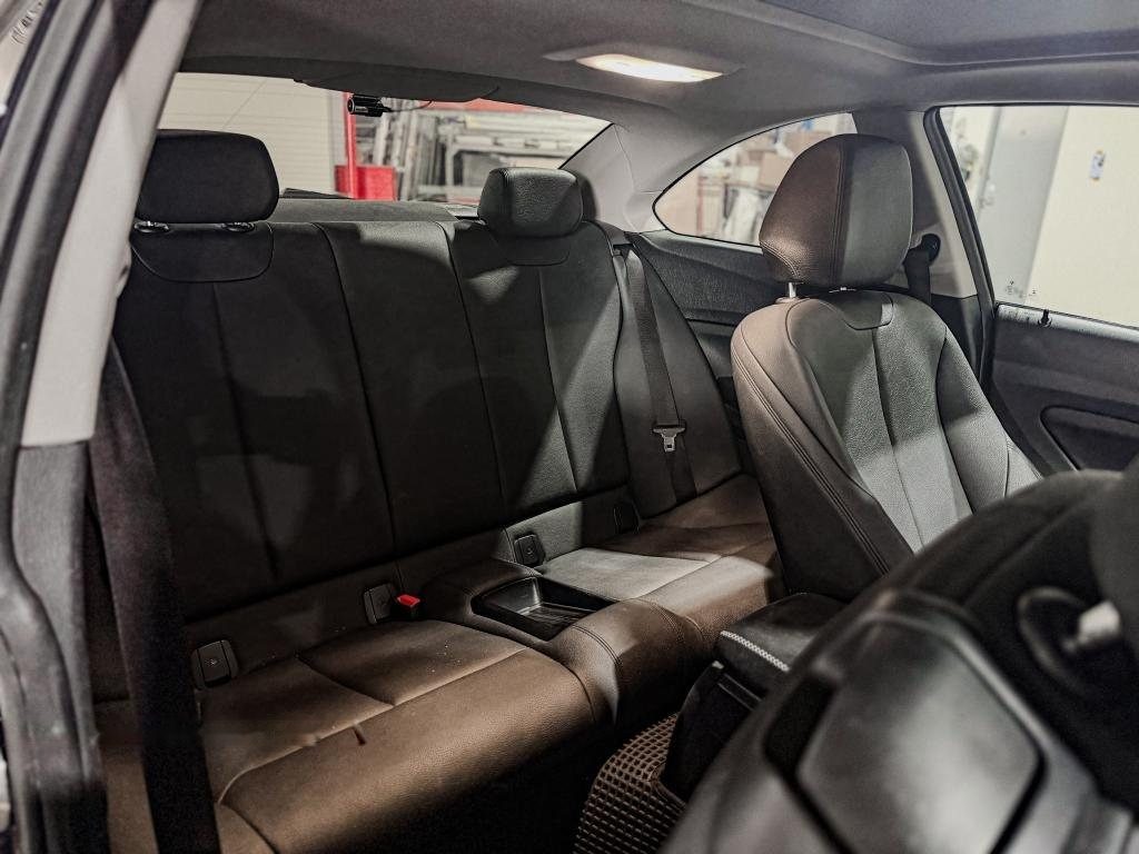 BMW 2 Series 218i Coupe Sunroof photo 7