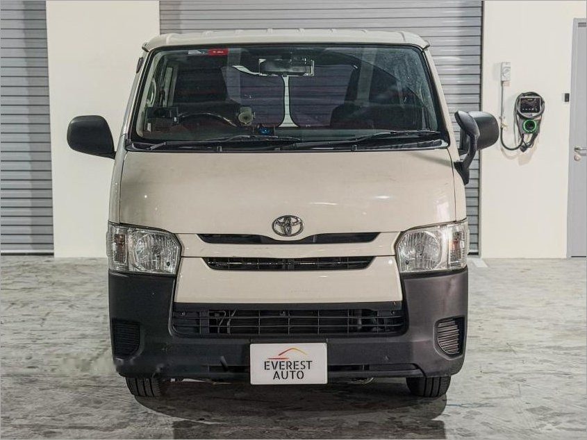 Toyota Hiace 3.0M photo 1