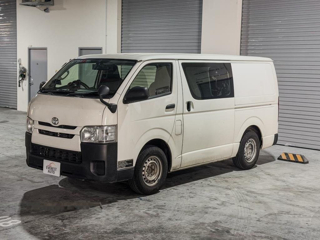 Toyota Hiace 3.0M photo 2