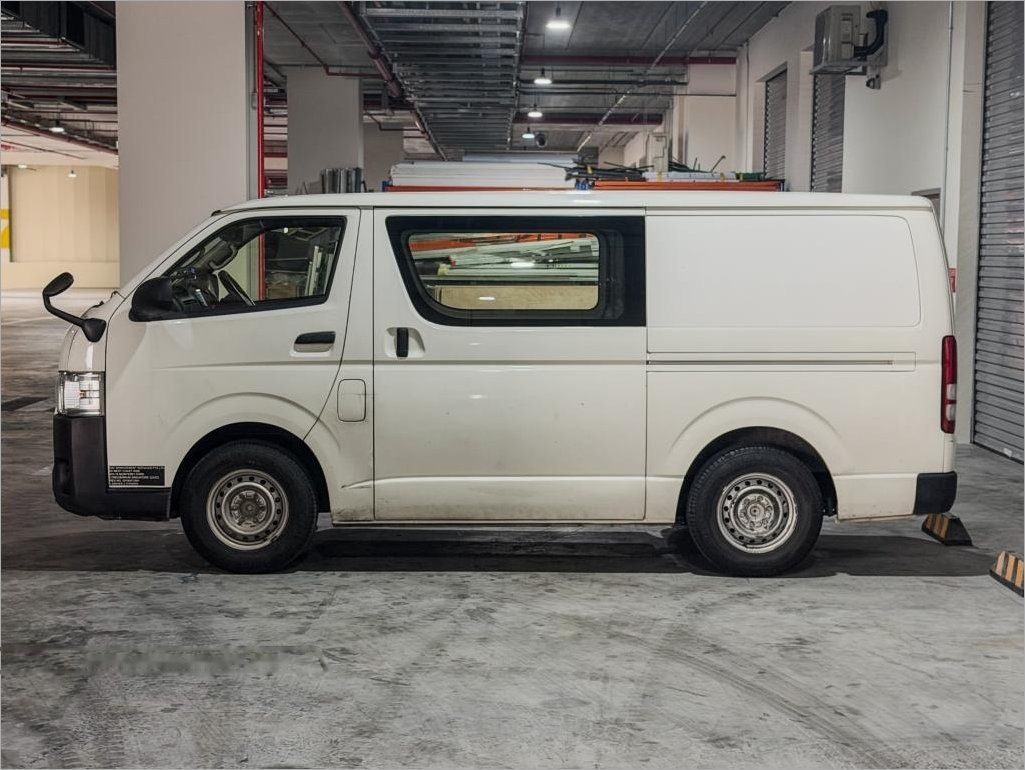 Toyota Hiace 3.0M photo 3