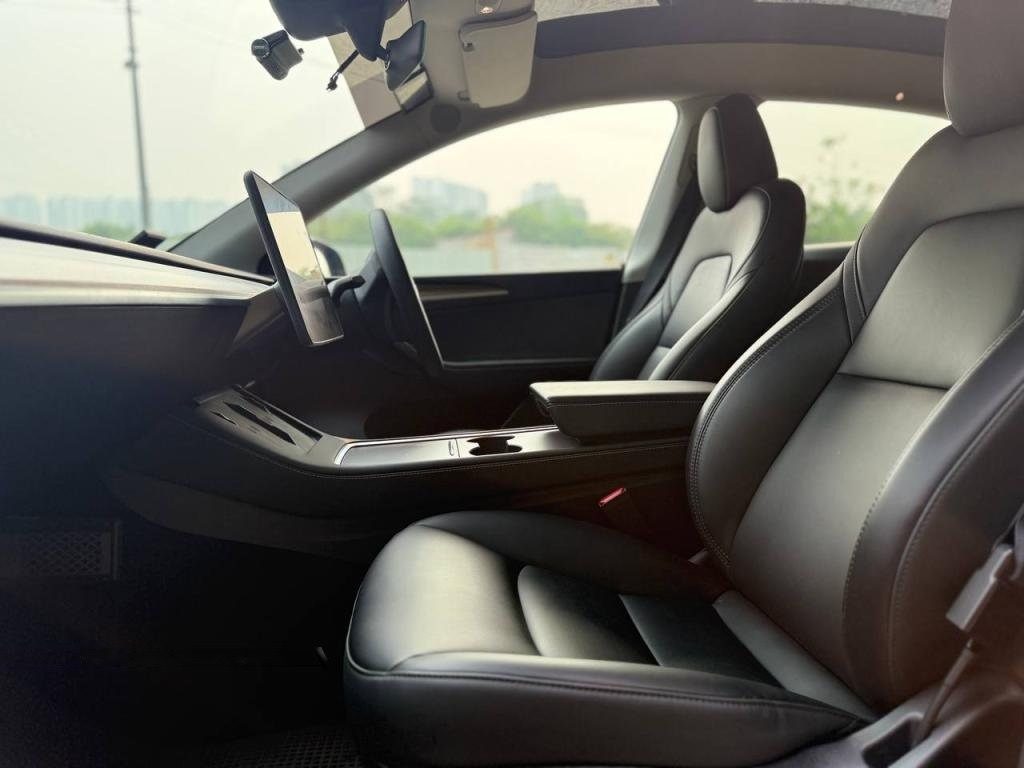 Tesla Model Y Electric RWD photo 4