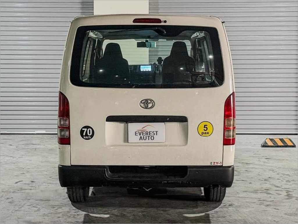 Toyota Hiace 3.0M photo 5