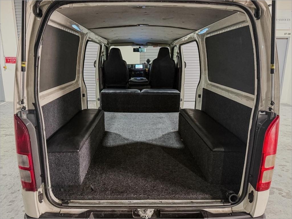 Toyota Hiace 3.0M photo 6