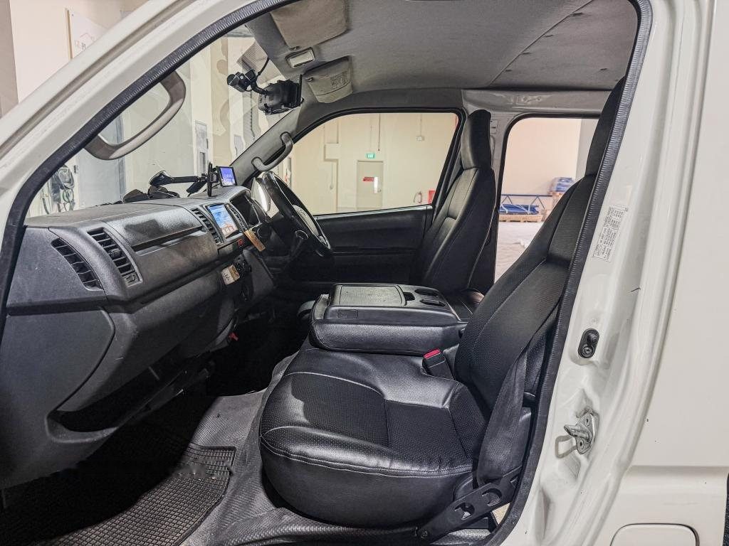 Toyota Hiace 3.0M photo 9